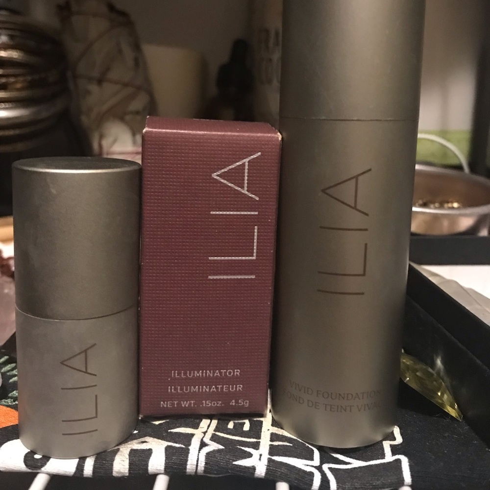Ilia Foundation & 2 illumination sticks